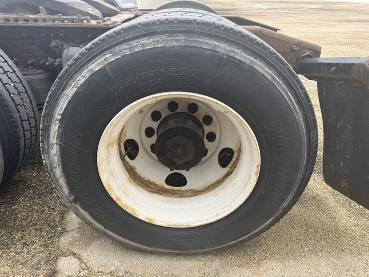 #1175-•-2016-freightliner-cascadia-day-cab-truck-tractor-image-57