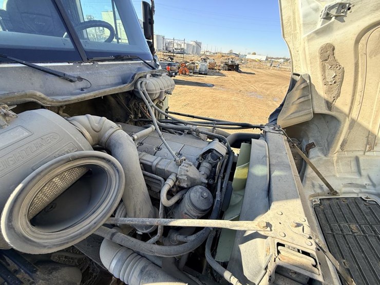 2007-freightliner-columbia-120-image-45