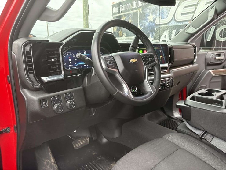 2025-chevrolet-2500-image-19