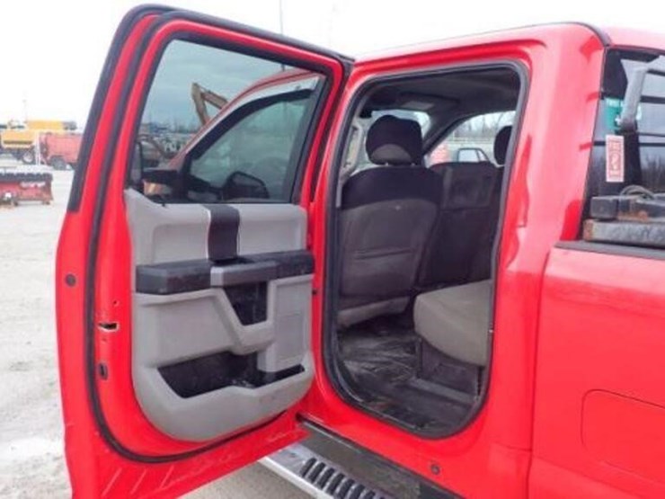 ford-f350-xlt-image-36