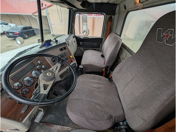 western-star-4700sb-image-24