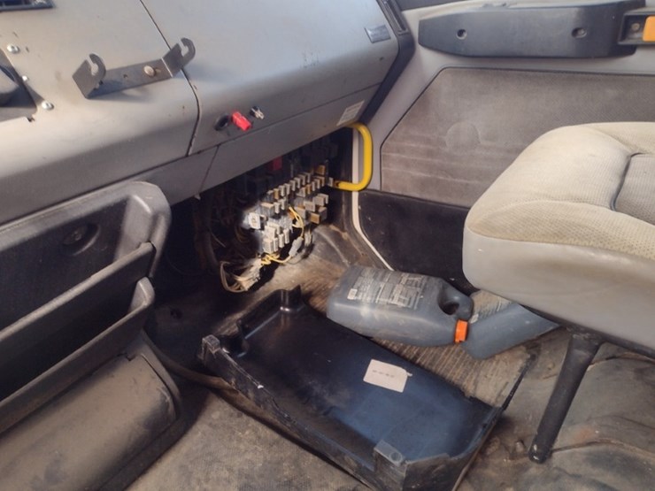 freightliner-fl70-image-12