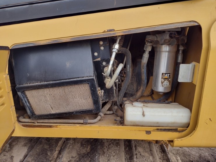 caterpillar-d5k2-lgp-image-42