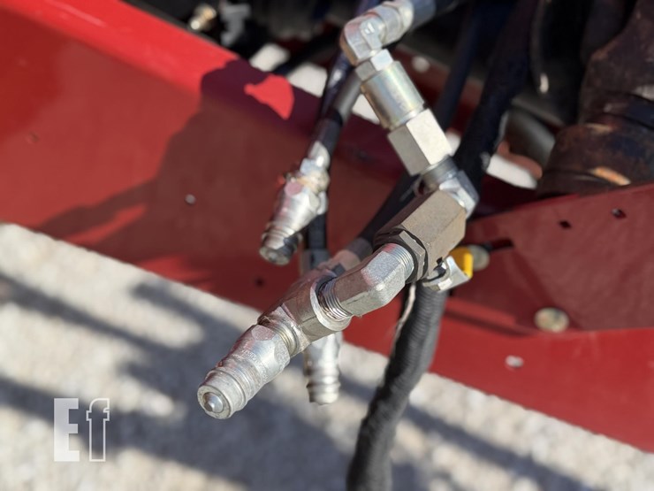 new-holland-roll-belt-560-image-12