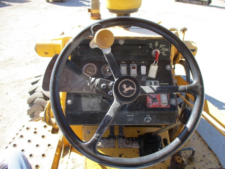 2004-deere-210le-image-9