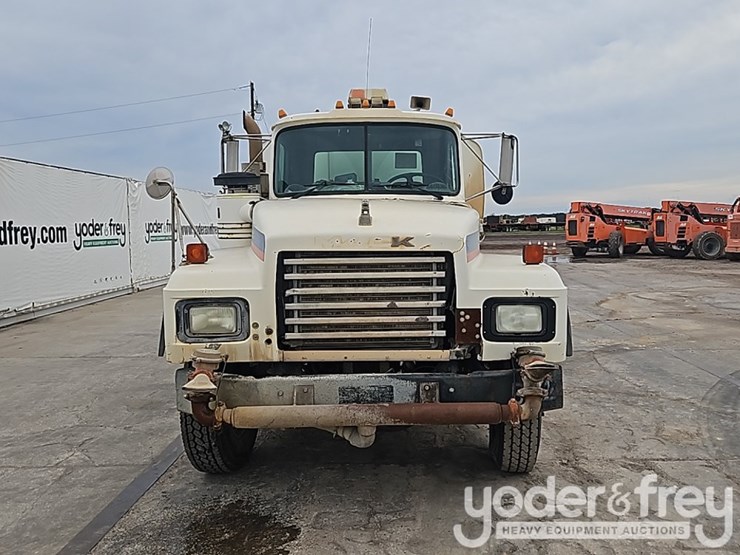 1994-mack-rd690s-image-11