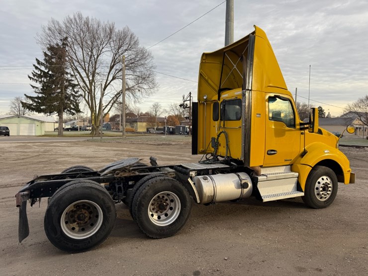 2019-kenworth-t880-image-3