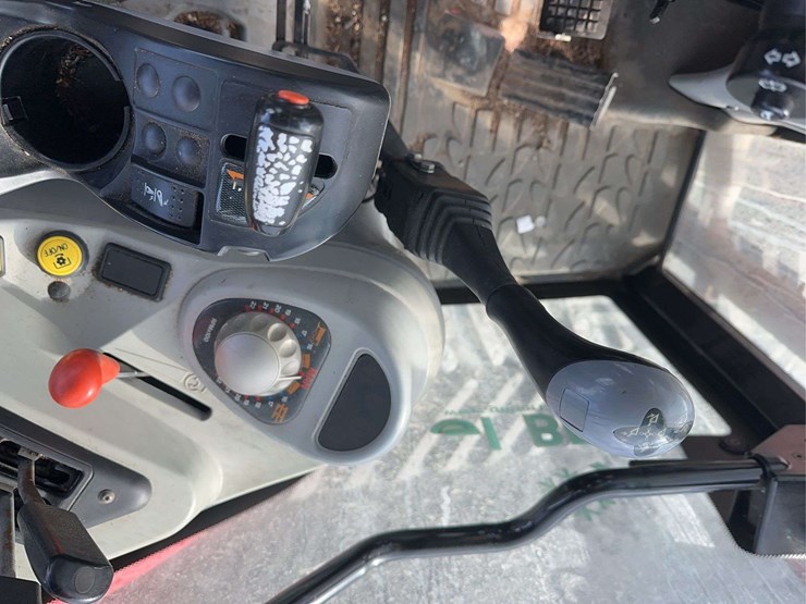 2005-massey-ferguson-6465-image-30