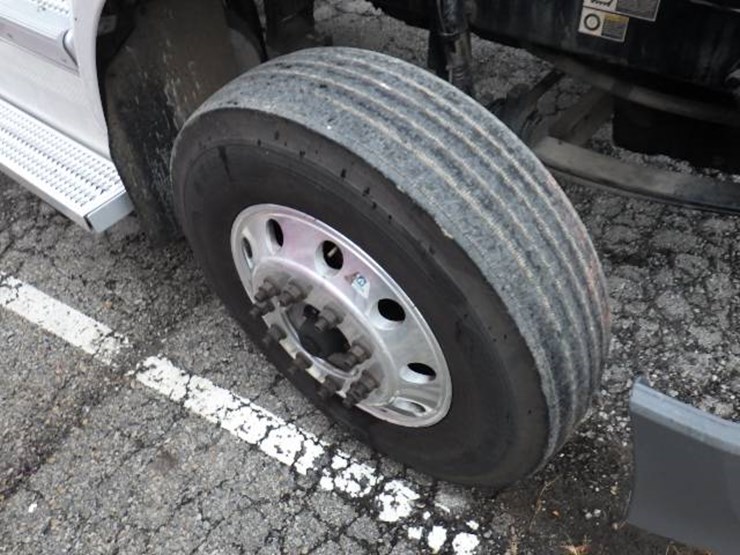 2019-peterbilt-579-image-22