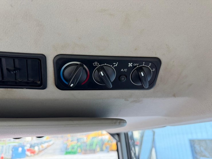 kubota-m108s-image-33