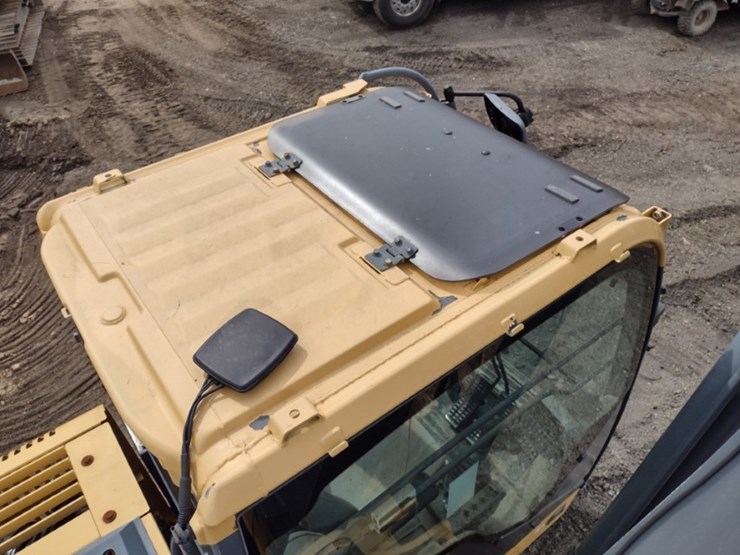 deere-225d-lc-image-46