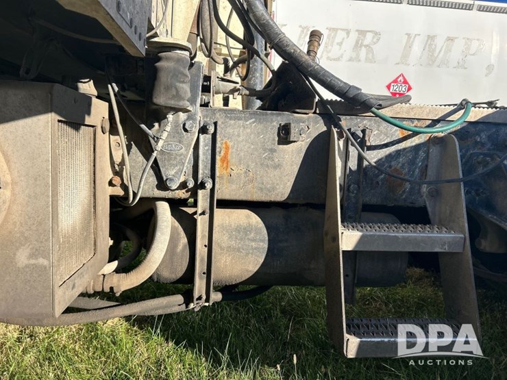 2010-peterbilt-386-image-26