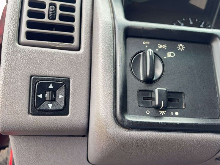 1994-jeep-grand-cherokee-image-31