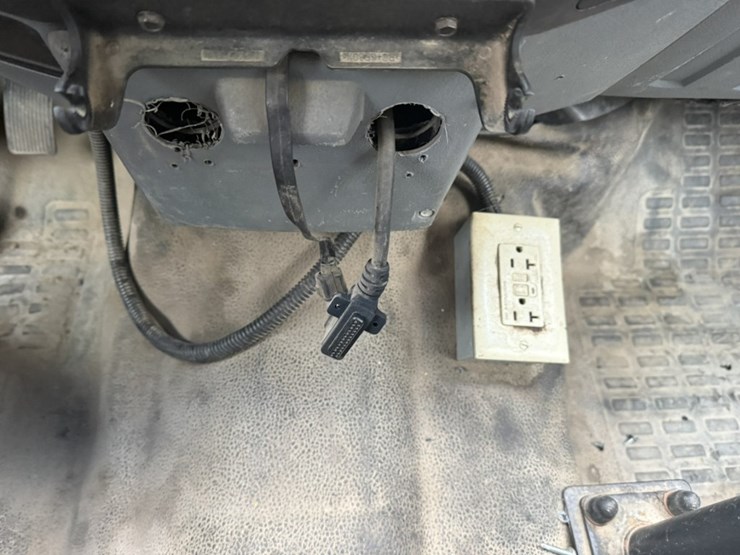 2011-ford-f550-image-34