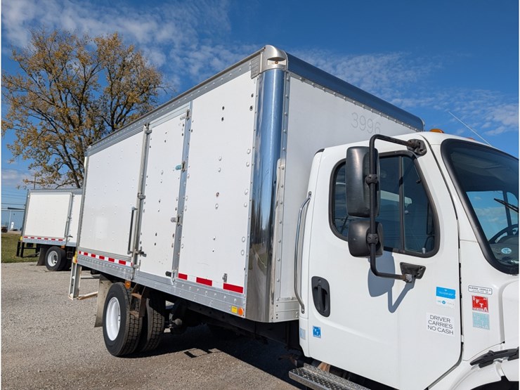 freightliner-m2-106-image-5