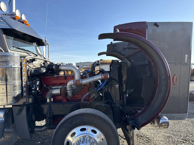 2012-peterbilt-389-image-25
