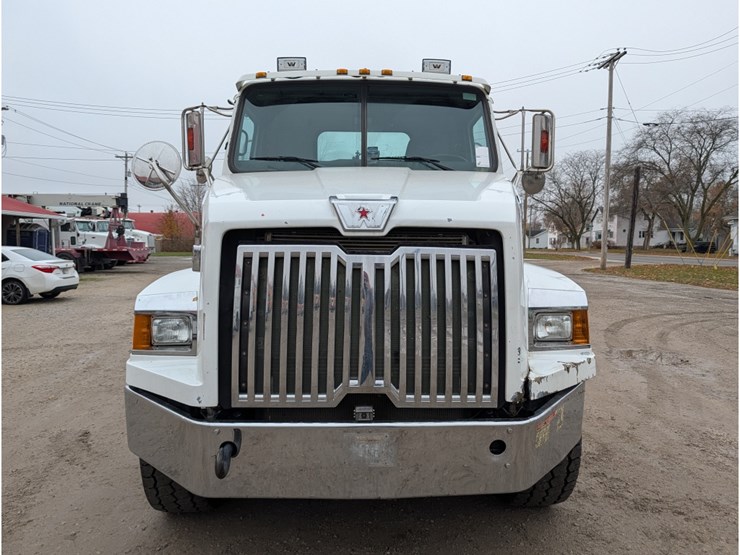 western-star-4700sb-image-2