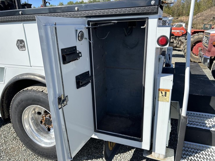 2017-peterbilt-337-image-22