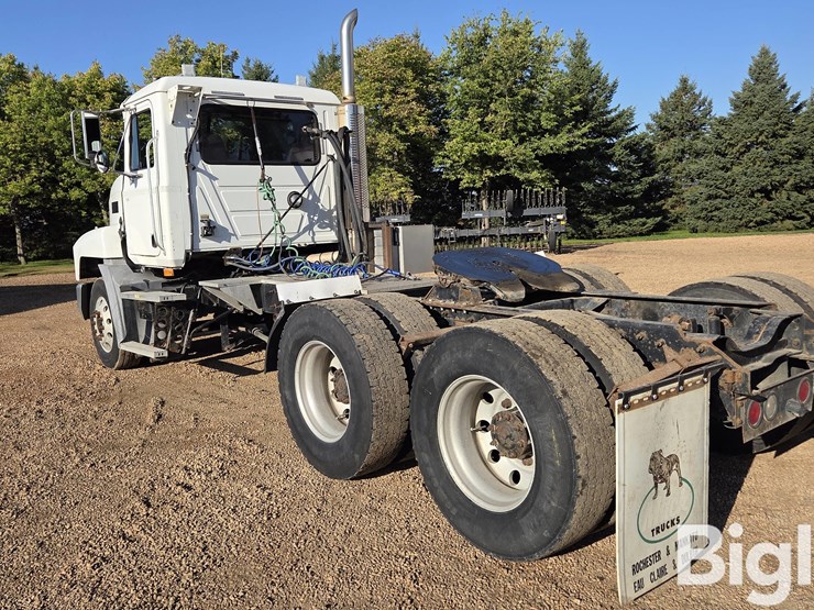 2002-mack-ch613-image-7