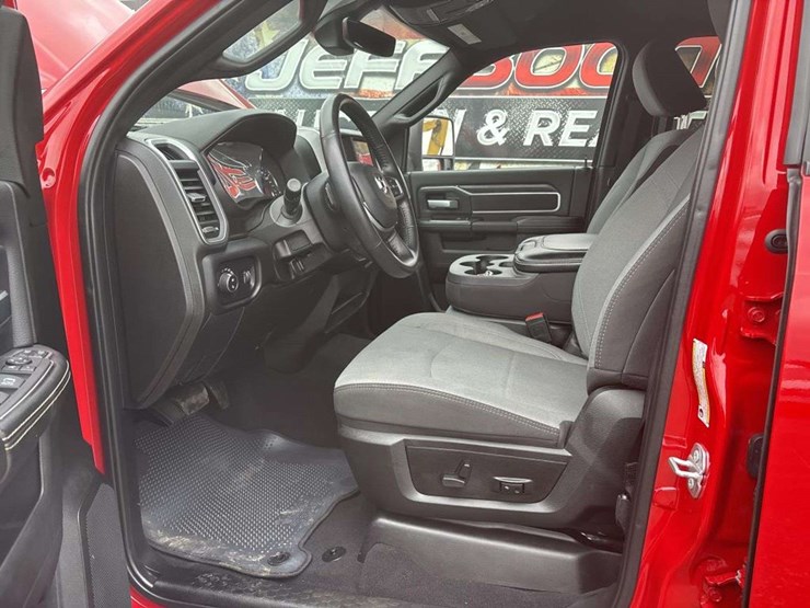 2024-ram-2500-big-horn-image-13