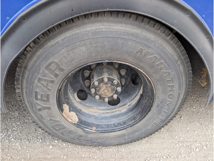 2012-freightliner-b2-image-10