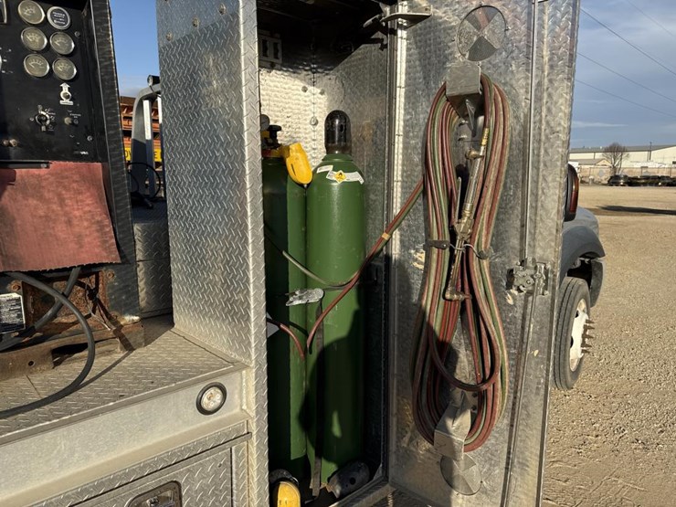 2006-ford-f550-image-46