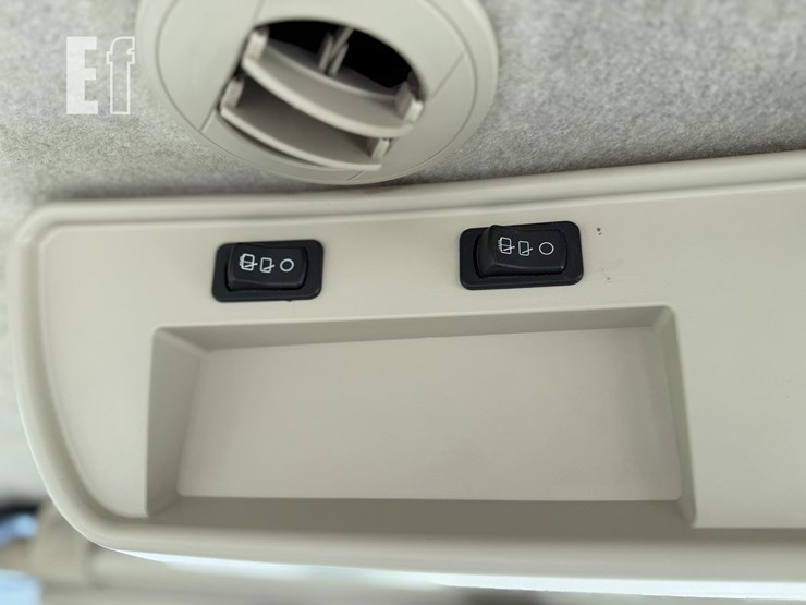 john-deere-8245r-image-40