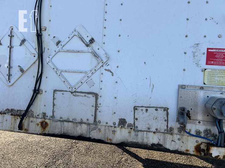 2011-strick-trailer-image-21