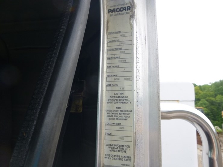 peterbilt-330-image-5