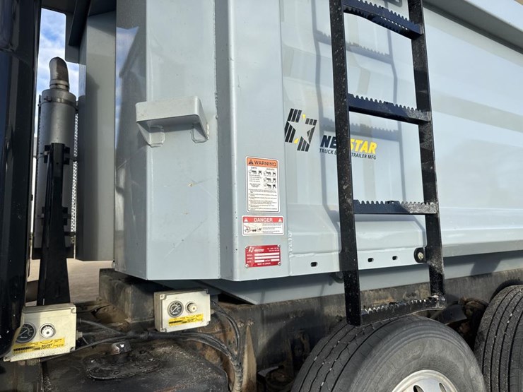 #1463-•-2007-mack-quad-axle-dump-truck-image-31