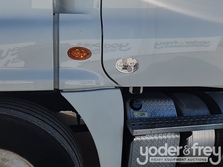 2018-freightliner-cascadia-125-image-15