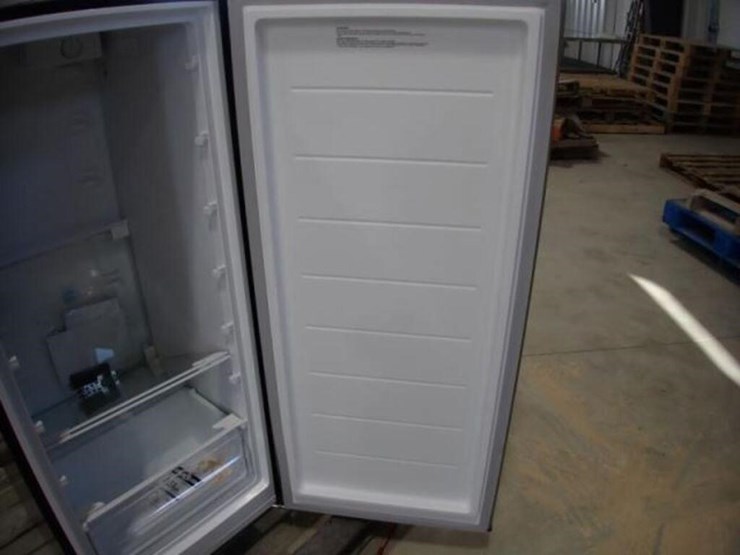 vissani-7.1-cu-ft-upright-freezer-image-15