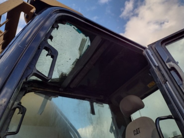 caterpillar-325d-image-14