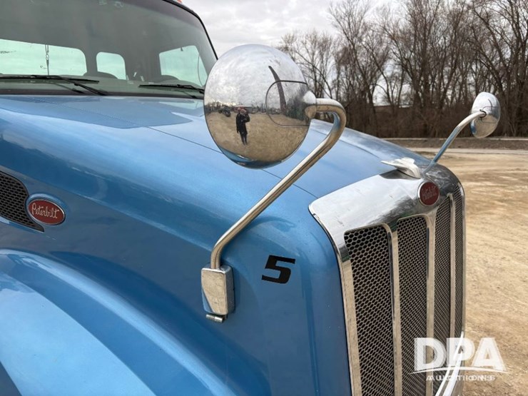 peterbilt-579-image-41