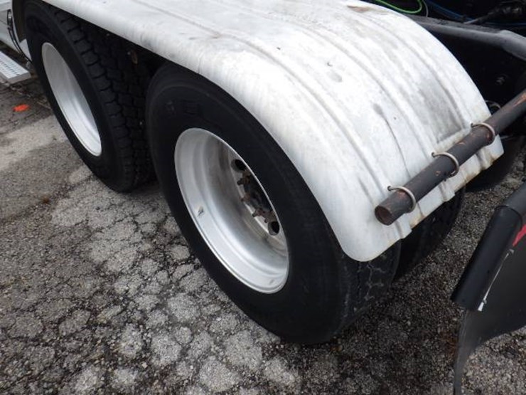 freightliner-cascadia-126-image-16