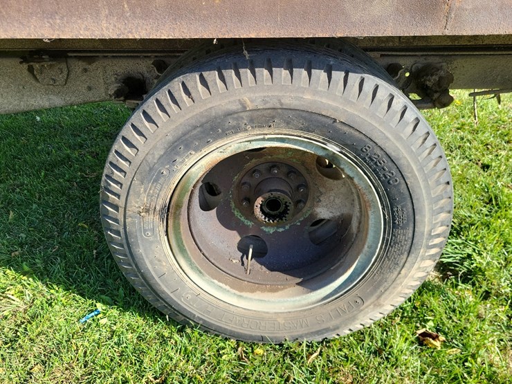 1953-gmc-354-24-round-top-cab-single-axle-grain-truck--needs-axle-shaft-image-20