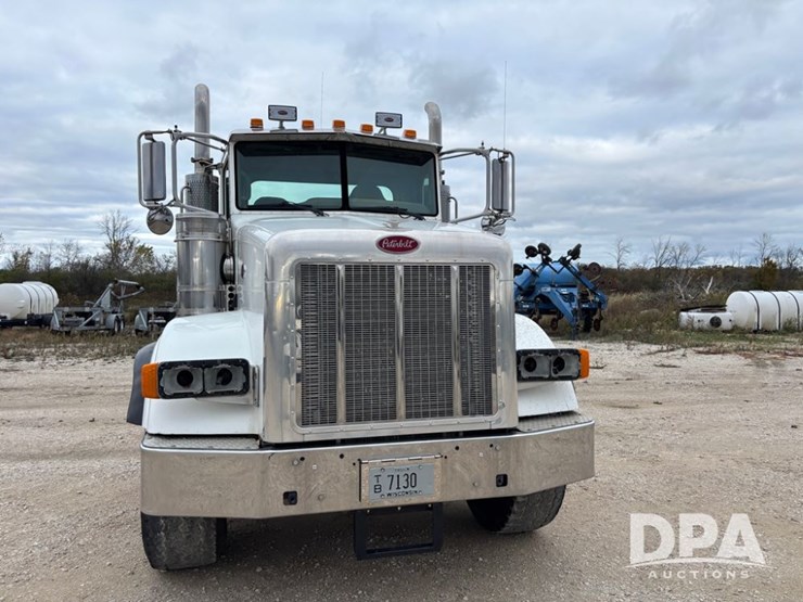 peterbilt-378-image-4