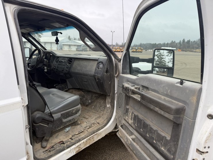 2011-ford-f550-image-28