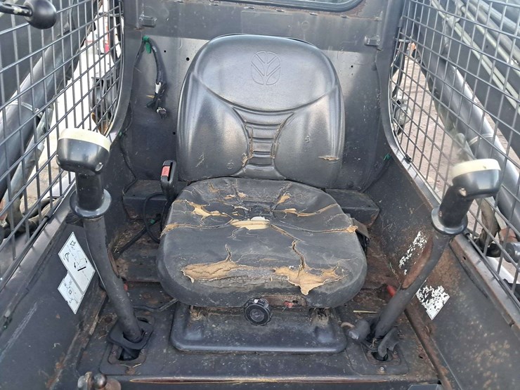 new-holland-l225-image-16