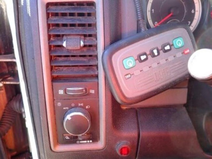 2016-dodge-1500-image-32