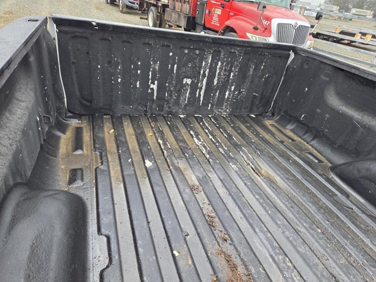 2011-gmc-2500-image-28