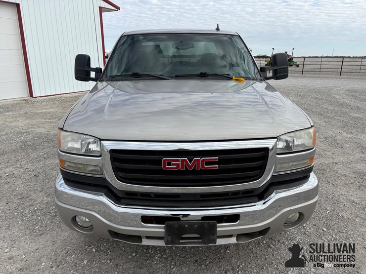 gmc-sierra-2500-image-2