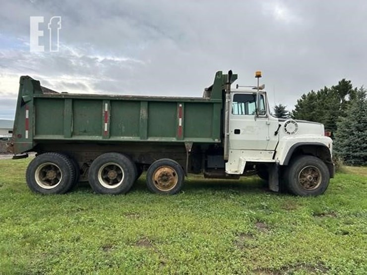 1997-ford-lt8000-image-11