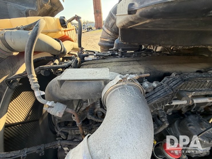 peterbilt-567-image-58