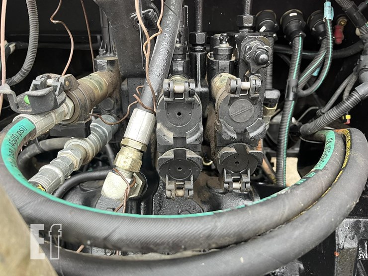 massey-ferguson-6475-image-27