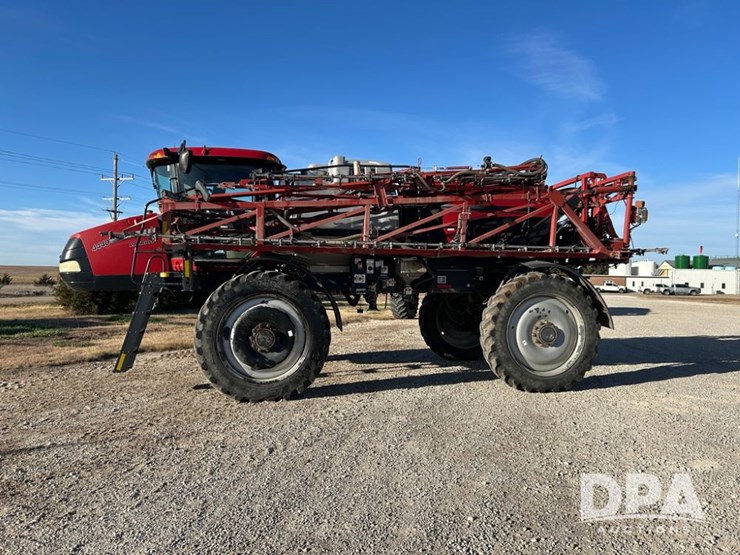 case-ih-patriot-4440-image-3