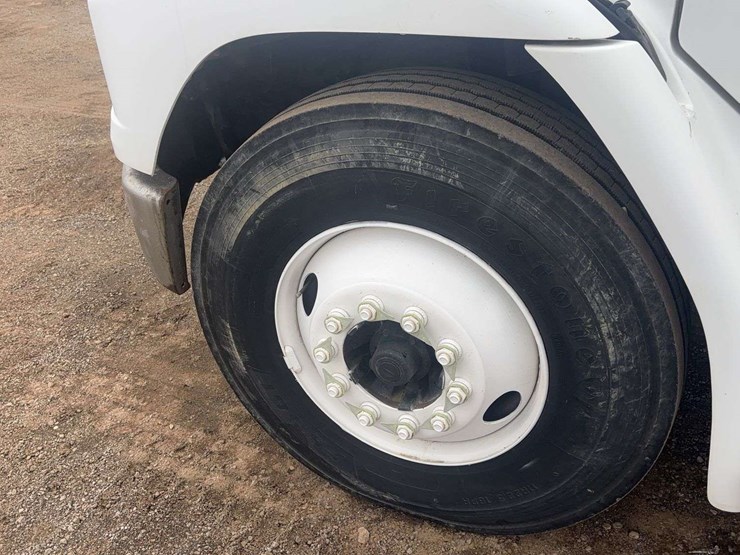 1999-freightliner-fl70-image-7