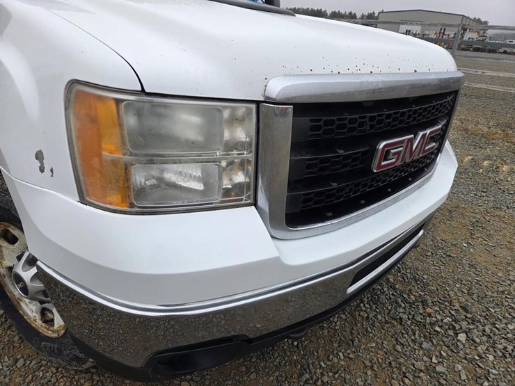 2011-gmc-2500-image-9