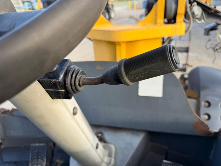 2014-deere-304k-image-26