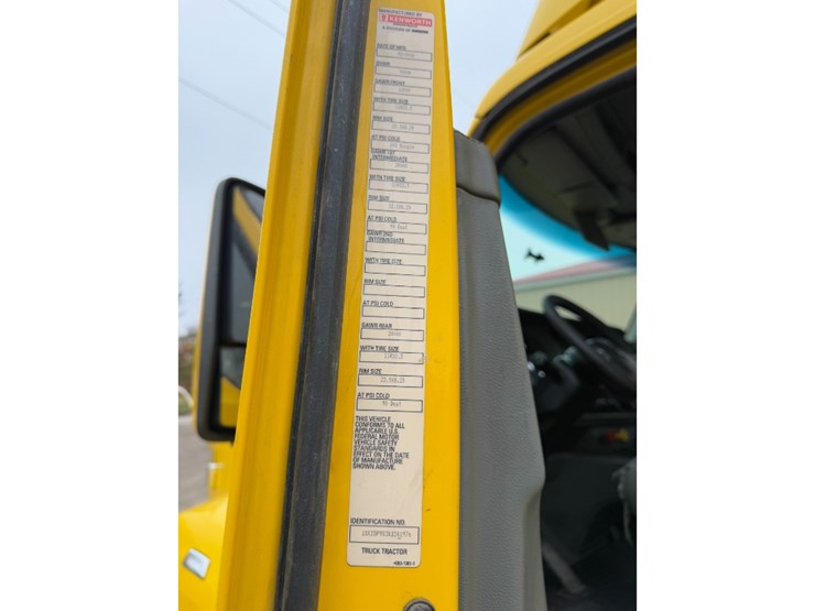 2019-kenworth-t880-image-16